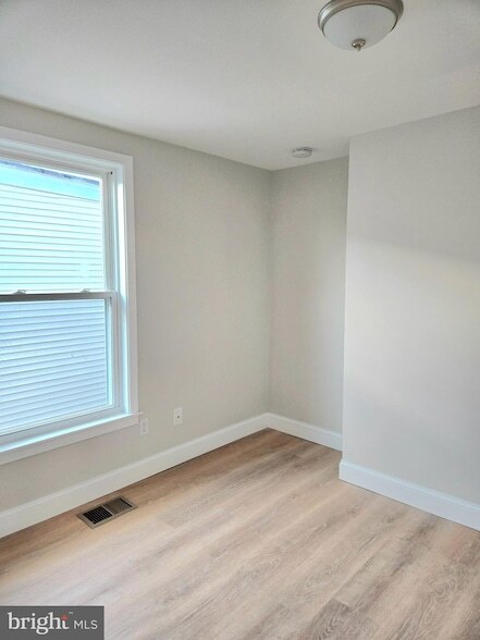 Foto del edificio - 1235 Maple St