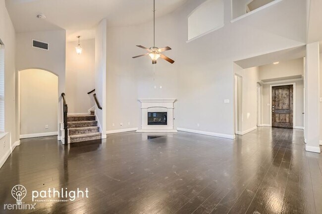 Building Photo - 4 br, 3.5 bath House - 1404 Nutmeg Court UNIT