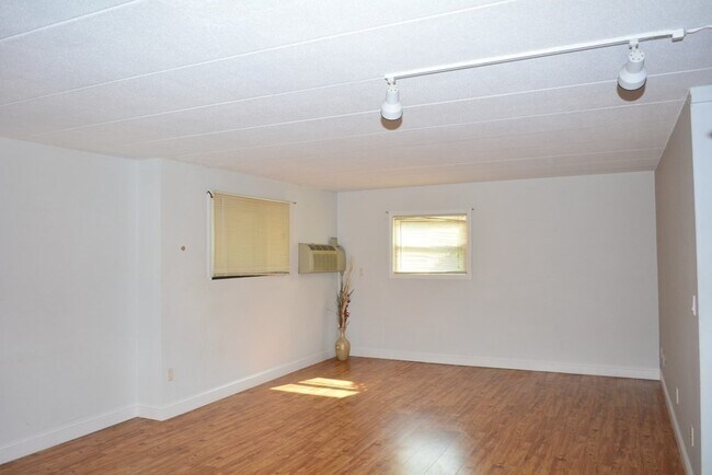 Foto del edificio - 152 Turner Rd