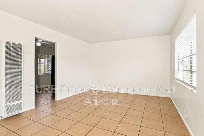 Foto del edificio - 1251 E Rose Ln