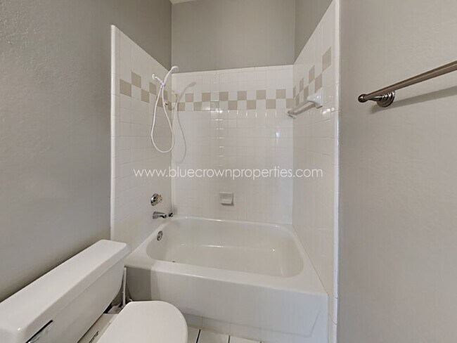 Foto del edificio - 8401 Greenfield Dr