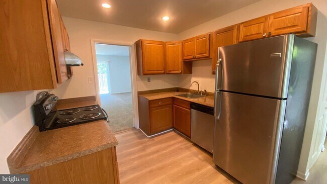 Foto del edificio - 280 Hilltop Ln