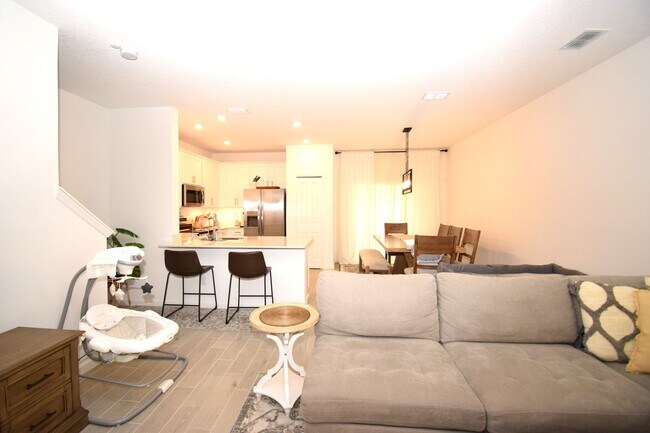 Foto del edificio - Spacious 3-bedroom, 2.5-bath townhome