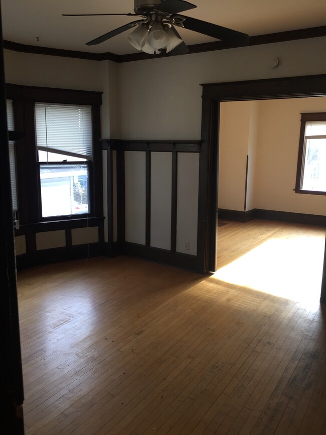 Building Photo - 2964 N Newhall St