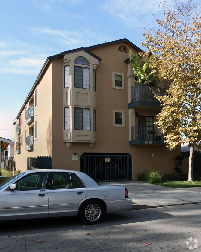 Primary Photo - 1065 Coronado Ave