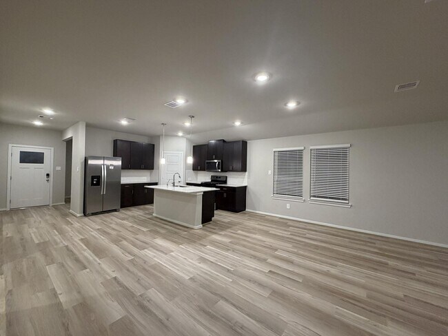 Foto del edificio - 7722 Beaufort Ln