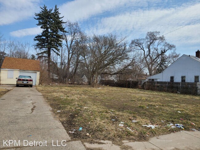 Building Photo - 5 br, 1 bath House - 9618 Plainview Ave