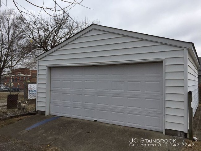 Building Photo - Westside 3BR House w/Large 2-Car Garage!