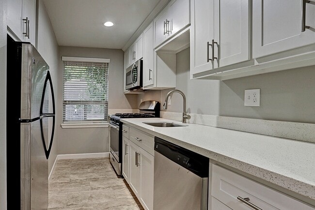 Foto del edificio - 2643 Greenbriar Dr