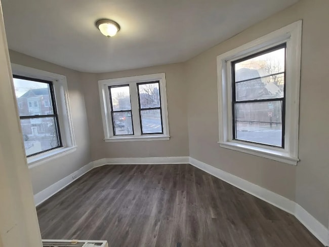 Photo - 5001 Oxford Ave Apartment