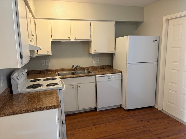 Building Photo - Timber Cove Townhomes