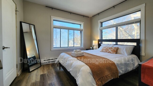 Foto del edificio - 1258 10th St N