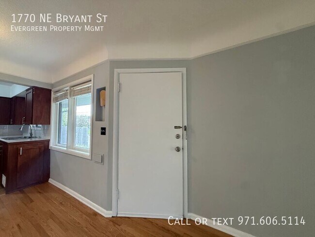 Foto del edificio - 1770 NE Bryant St