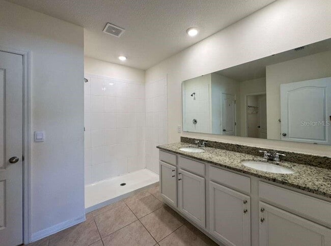 Building Photo - 6833 Cranes Roost Rd