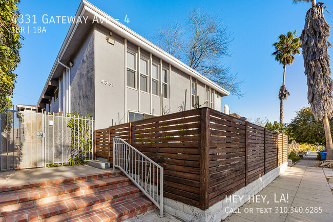 Building Photo - Silver Lake Apartment | One Bedroom | In U...