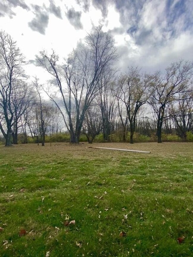 Building Photo - New Remodel 3 bed 2 bath Ranch House!