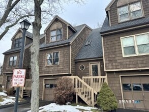 Building Photo - 133 Meadow St