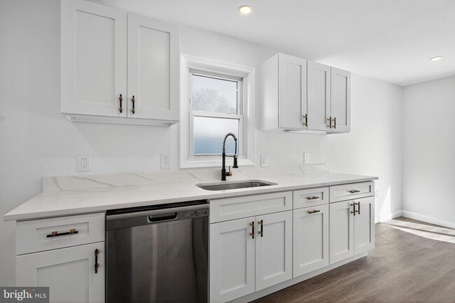 Foto del edificio - 8 Marley Neck Rd