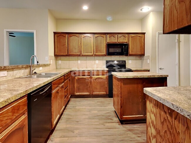 Foto del edificio - 7424 Alverstone Dr