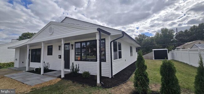 Building Photo - 702 Beaumont Rd