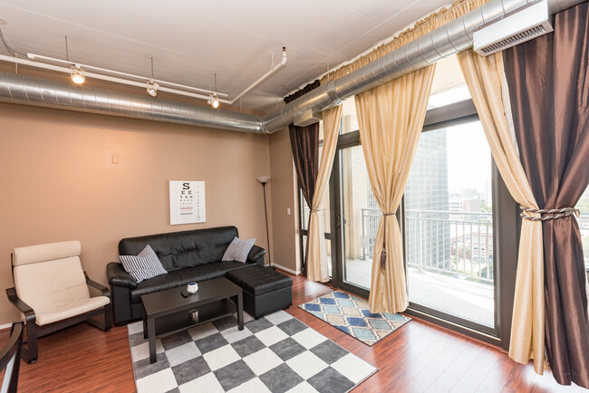 Building Photo - 212 E Cullerton St
