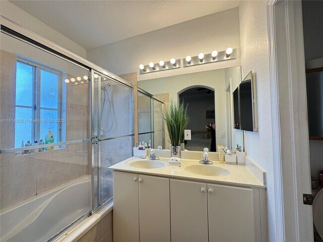 Foto del edificio - 10833 SW 83rd St