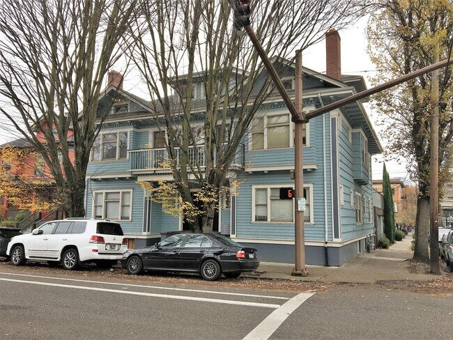 Building Photo - 1002 NW 18th Ave
