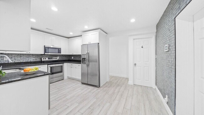 Foto del edificio - 10906 N Oakleaf Ave
