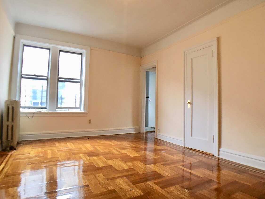 Primary Photo - 45 Thayer St