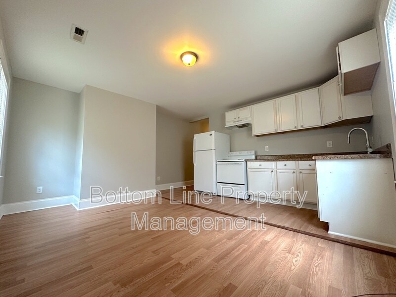 Primary Photo - 369 Spring St SW