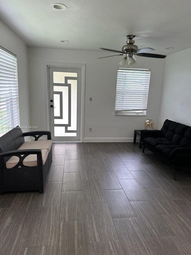 Foto del edificio - 5771 SW 38th Ct