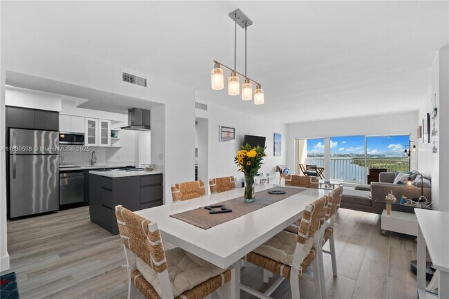 Building Photo - 300 Bayview Dr