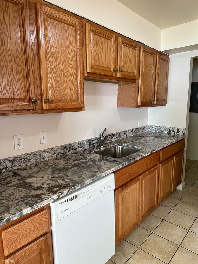 Building Photo - 3 br, 1 bath House - 1370 E Chesterfield S...