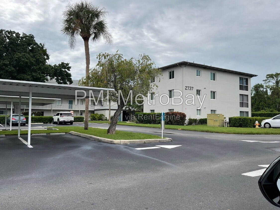 Foto del edificio - 2737 Enterprise Rd E