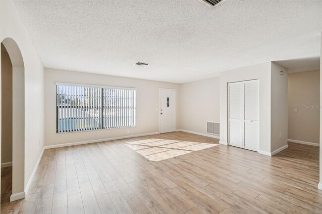 Building Photo - 2907 Narcissus Dr