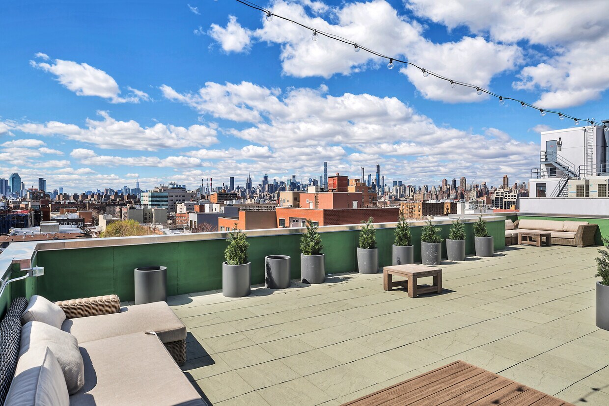 Foto principal - 28-20 Astoria Blvd