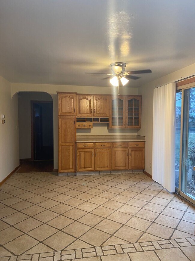 Foto del edificio - 296 E Howard St