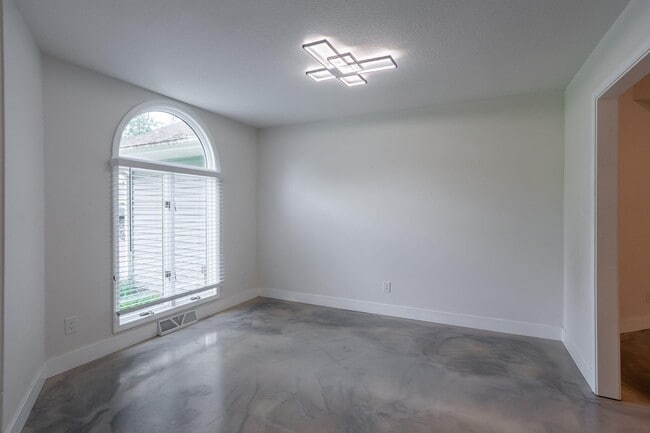 Foto del edificio - 2301 Grant Ln