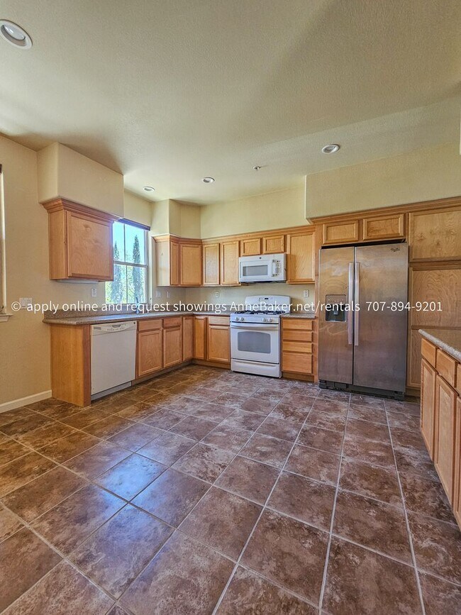 Building Photo - Well Designed Condo at Gardens at Thyme Square - Two Bedrooms and a Bonus Room - Atrium
