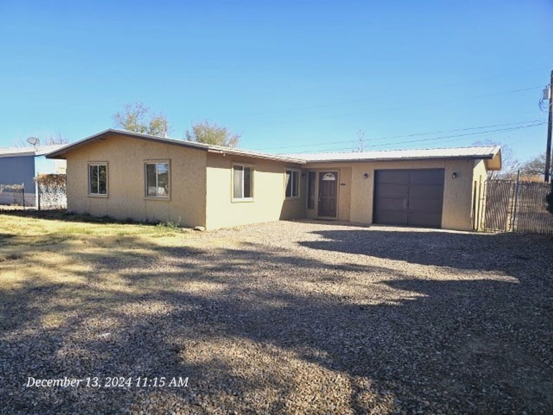 Primary Photo - Welcoming 3 bedroom home