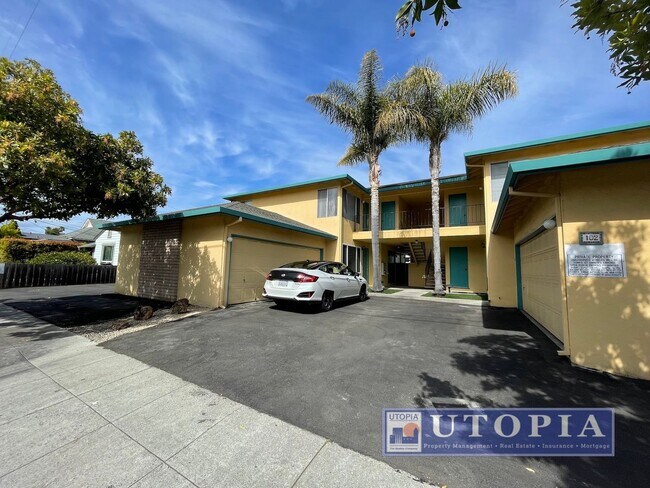 Foto del edificio - Sunny, updated, centrally located 2 bedroo...