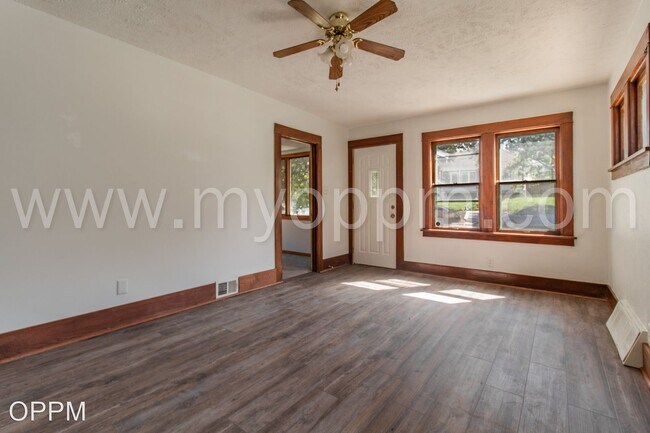 Building Photo - 2 br, 1 bath House - 2336 N 65 Ave