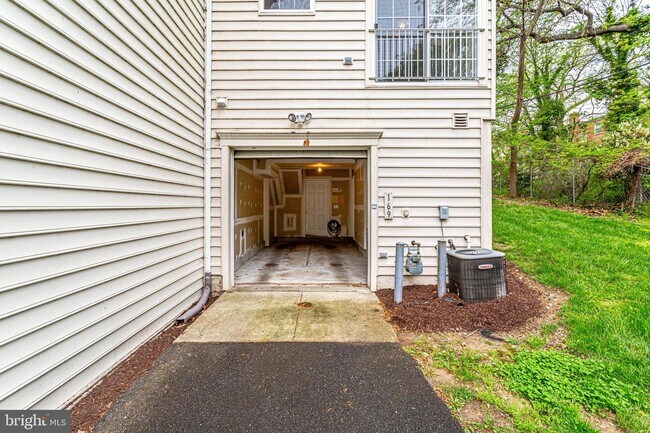 Building Photo - 169 Danbury St SW