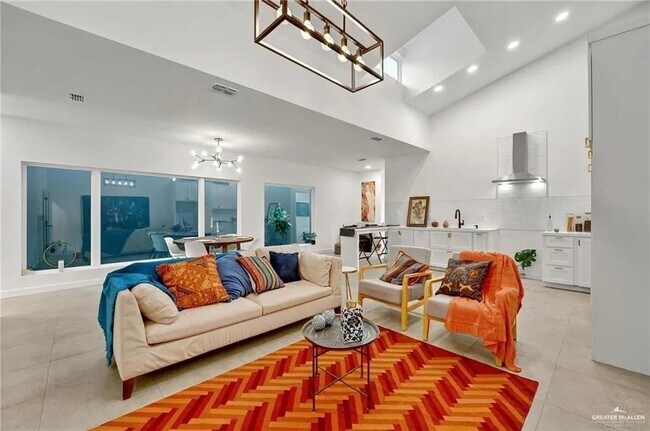Foto del edificio - 2625 Warbler Ave