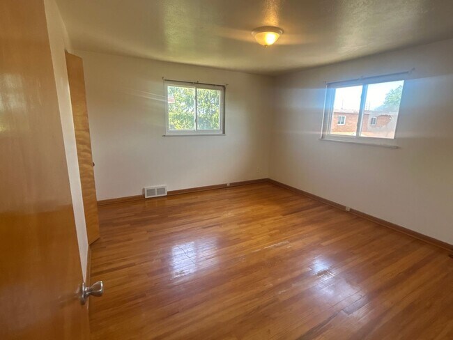 Building Photo - Maple Heights Townhome