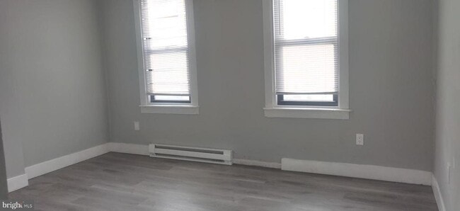Building Photo - 4951 W Thompson St