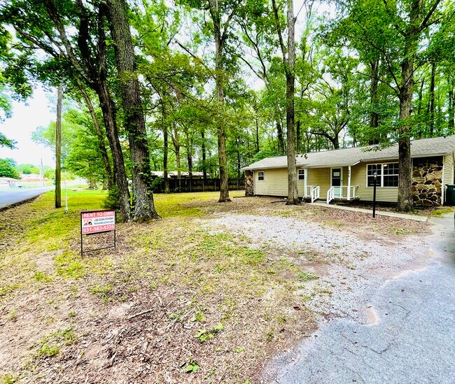 Foto del edificio - 596 Myers Rd