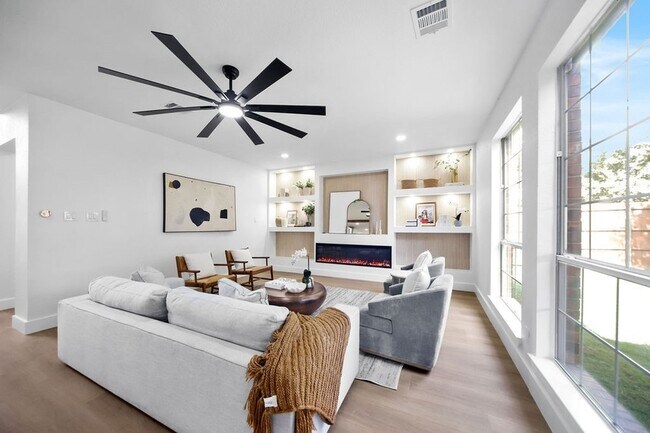Foto del edificio - 7505 Larchmont Dr