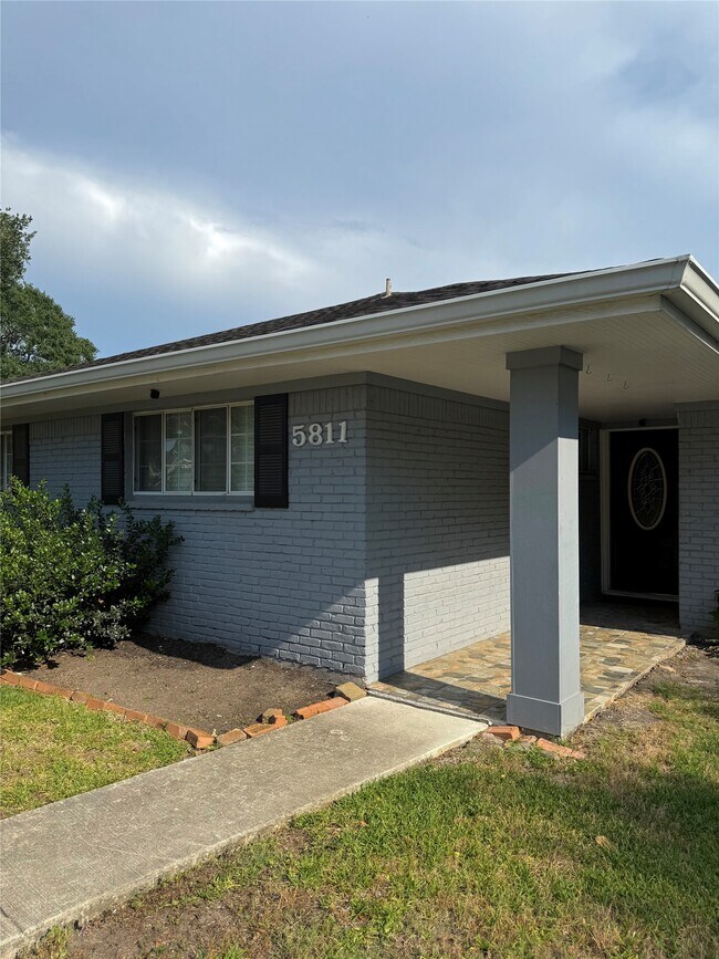 Foto del edificio - 5811 McKnight St