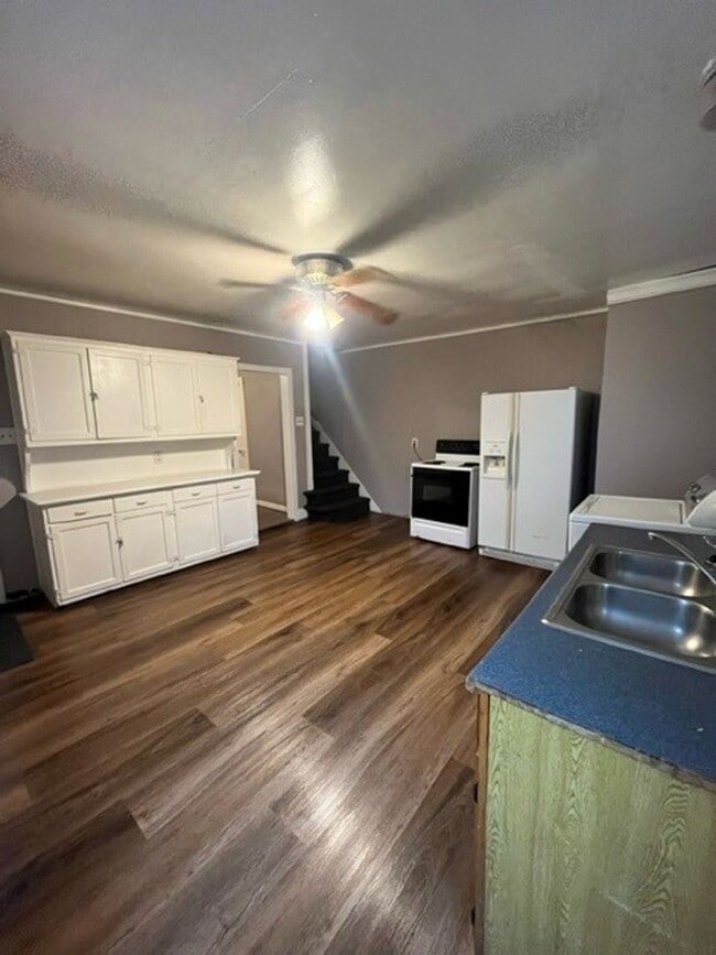 Building Photo - 3 bedroom 1 bathroom